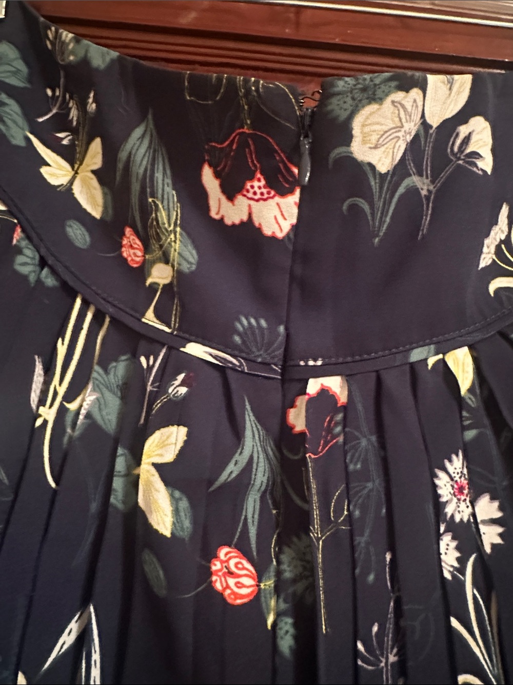 LOFT Women’s Sz 10 Navy Floral Pleated Mini Skirt - Picture 8 of 10